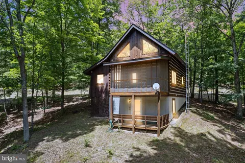 234 Hemlock Ct, Paw Paw, WV 25434