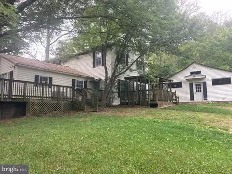 7464 Paw Paw Rd, Paw Paw, WV 25434