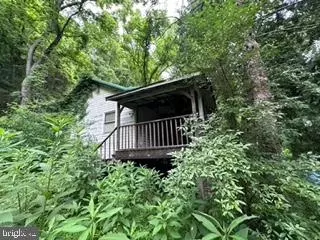 133 Clarence Taylor Road Dr, Springfield, WV 26763