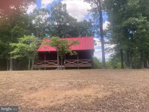 917 Crossings View Rd, Paw Paw, WV 25434