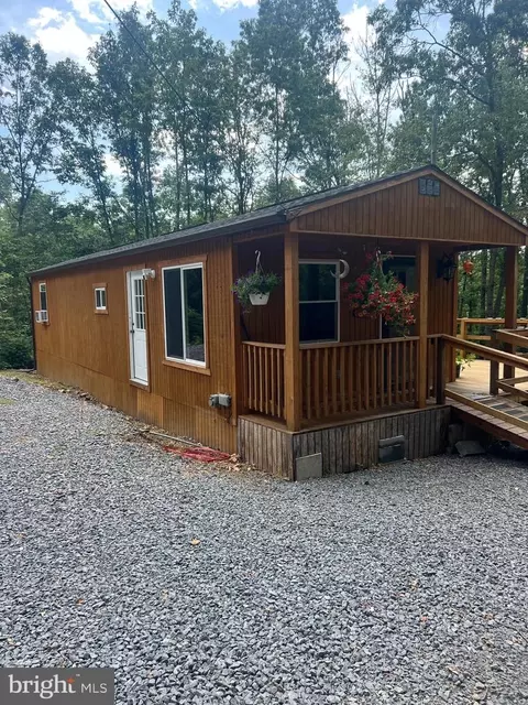 108 Dannys Rd, Delray, WV 26714