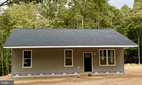 1200 Pin Oak Rd, Paw Paw, WV 25434