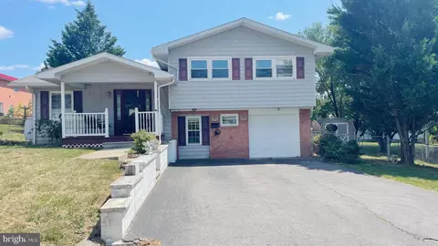 668 1st St, Romney, WV 26757