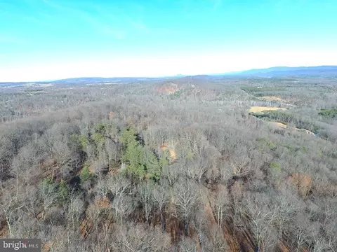 25 Quiveys Grv, Augusta, WV 26704