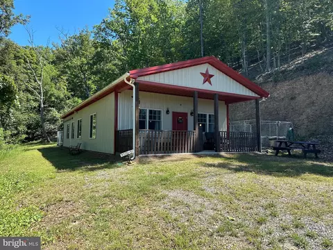 1099 Brocket Dr, Points, WV 25437