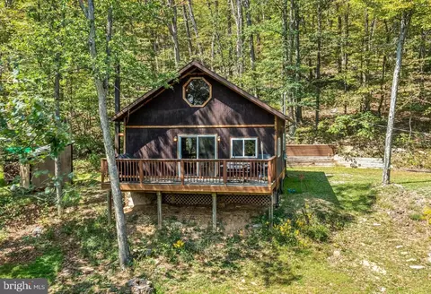 601 Dove Dr, Paw Paw, WV 25434