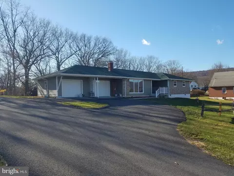 545 3rd St, Romney, WV 26757