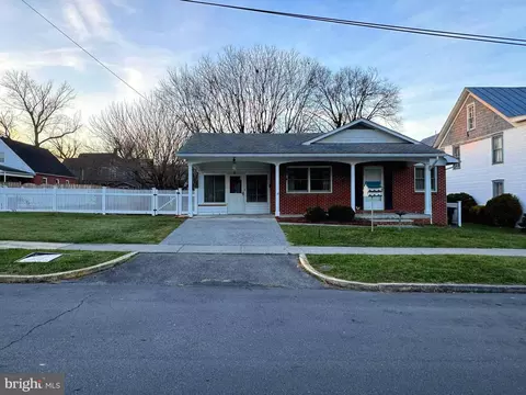 231 N Grafton St, Romney, WV 26757
