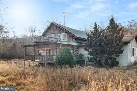 1929 Lake Ferndale Dr, Levels, WV 25431