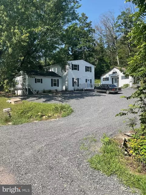 7464 Paw Paw Rd, Paw Paw, WV 25434