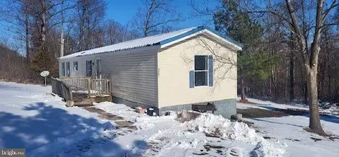 6557 Paw Paw Rd, Paw Paw, WV 25434