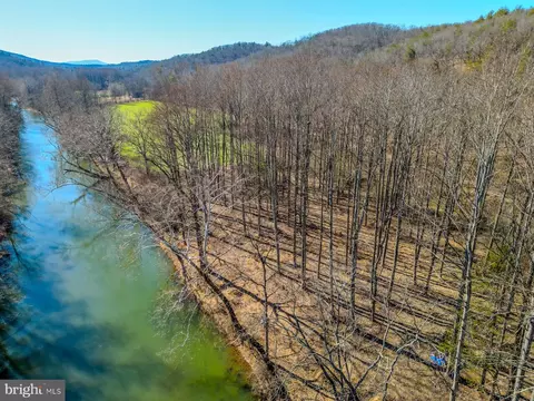 25 915 Ac Croston Rd, Paw Paw, WV 25434