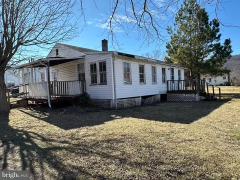 467 Center Ave, Romney, WV 26757