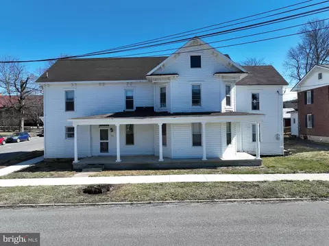 96 N Bolton St, Romney, WV 26757