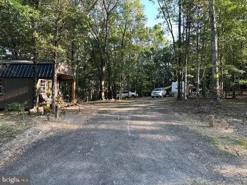 89 Bowers, Paw Paw, WV 25434