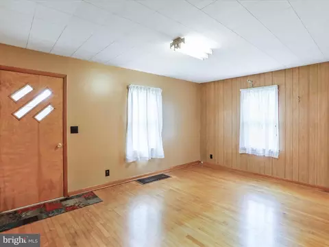 437 Everett Pl, Romney, WV 26757 photo 4