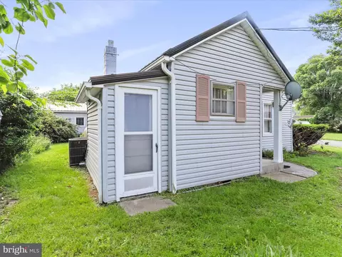 437 Everett Pl, Romney, WV 26757 photo 3
