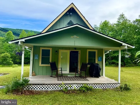 1607 Lake Ferndale Dr, Springfield, WV 26763