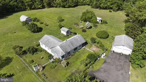 235 Falling Leaf Rd, Paw Paw, WV 25434