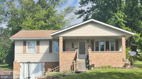 210 Crestview Dr, Romney, WV 26757