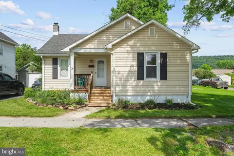 341 N Bolton St, Romney, WV 26757
