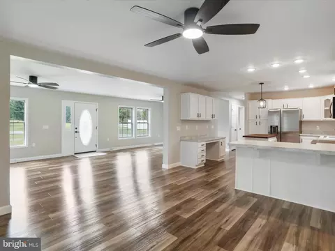 Living - 511 Tupelo Loop, Springfield, WV 26763 photo 4 of 4