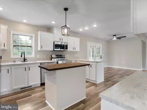 Kitchen - 511 Tupelo Loop, Springfield, WV 26763 photo 3 of 4