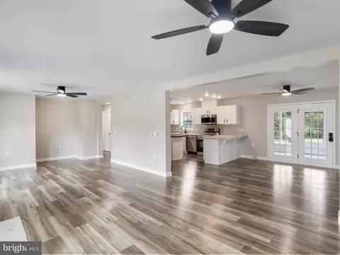 Living - 511 Tupelo Loop, Springfield, WV 26763 photo 1 of 4