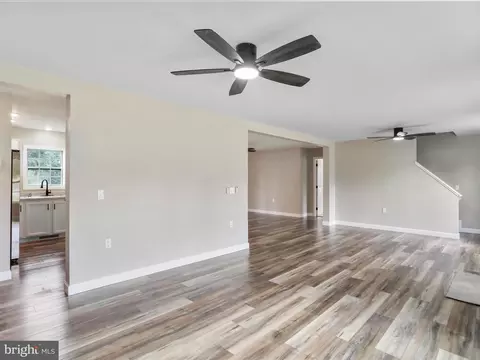 Living - 511 Tupelo Loop, Springfield, WV 26763 photo 2 of 4