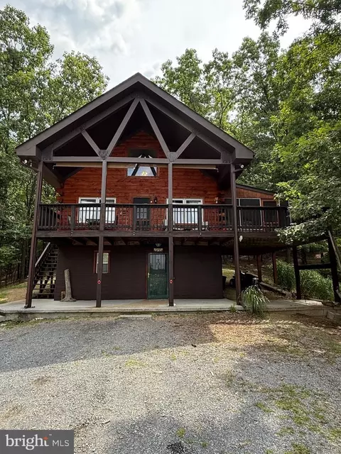 319 Hemlock Ct, Paw Paw, WV 25434