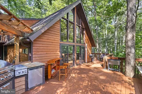 211 Crossings View Rd, Paw Paw, WV 25434