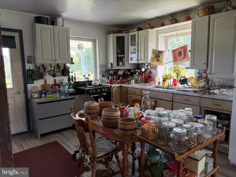 Kitchen - 18 Silver Fern Pl, Points, WV 25437 photo 2 of 3