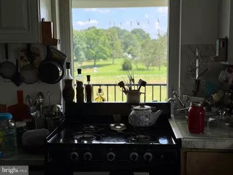 Kitchen - 18 Silver Fern Pl, Points, WV 25437 photo 3 of 3