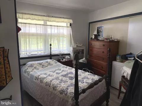 Bedroom - 18 Silver Fern Pl, Points, WV 25437 photo 4 of 14