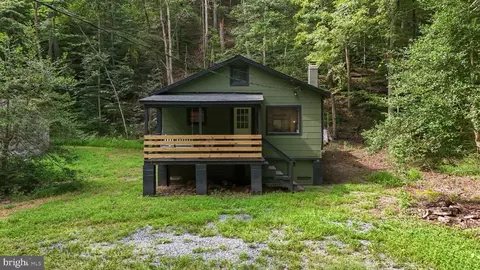 1319 Kilgore Ln, Great Cacapon, WV 25422