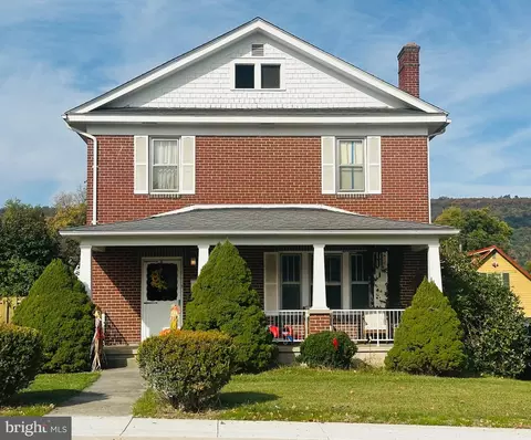 327 N High St, Romney, WV 26757