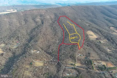 59 Back Country Rd, Paw Paw, WV 25434
