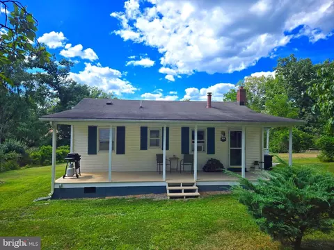 117 Lake View Dr, Augusta, WV 26704