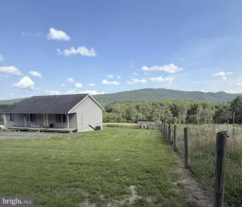 14 River Glen Rd, Paw Paw, WV 25434