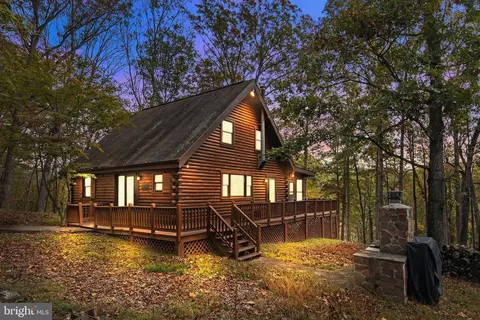 103 Eastern Cedar Ct, Paw Paw, WV 25434