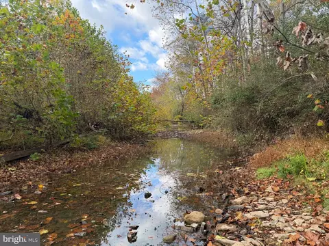 1232 Croston Rd, Paw Paw, WV 25434