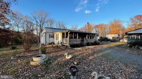 75 Foxy Ln, Delray, WV 26714