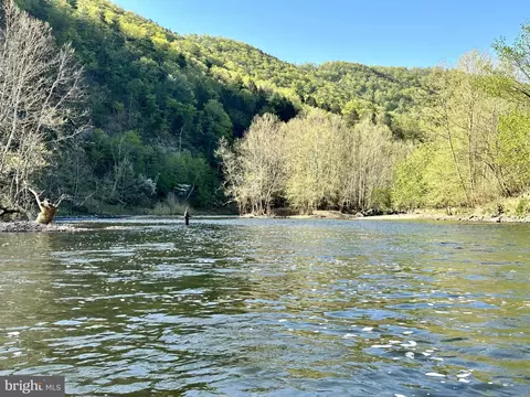 1731 Brocket Dr, Points, WV 25437