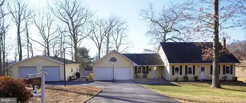 76 Crimson Oak Ln, Augusta, WV 26704