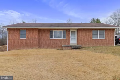 201 Rebel Hill Dr, Augusta, WV 26704