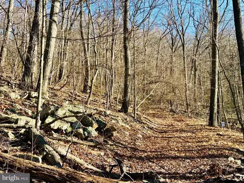 256 Lawyer Ln, Slanesville, WV 25444