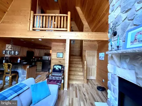 Entry Way - 4839 Graces Cabin Rd, Springfield, WV 26763 photo 2 of 4