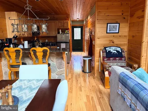 Entry Way - 4839 Graces Cabin Rd, Springfield, WV 26763 photo 3 of 4