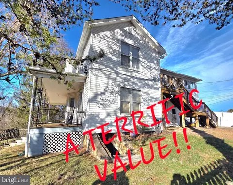 449 Harmison Ln, Romney, WV 26757