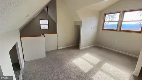 Bedroom - 2932 Kerns School Rd, Springfield, WV 26763 photo 2 of 3